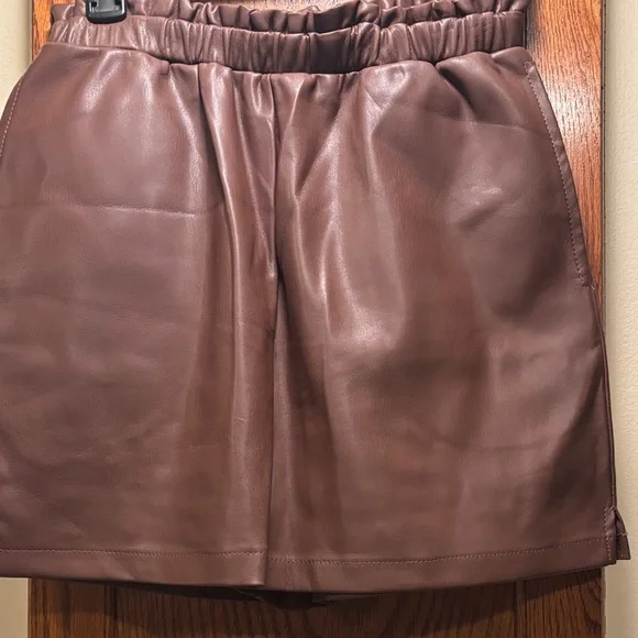 ASOS Design Brown Shorts with pockets - Size 2 (waist:24”) - Picture 2 of 9